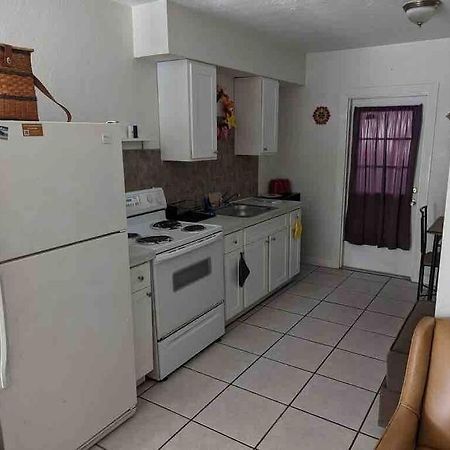 Private One-Bedroom 13-Directly Across From Beach เซนต์พีทบีช ภายนอก รูปภาพ
