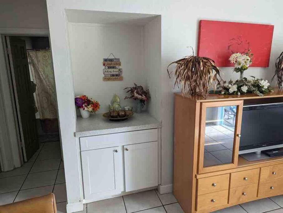 Private One-Bedroom 13-Directly Across From Beach เซนต์พีทบีช ภายนอก รูปภาพ