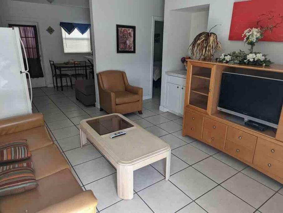 Private One-Bedroom 13-Directly Across From Beach เซนต์พีทบีช ภายนอก รูปภาพ